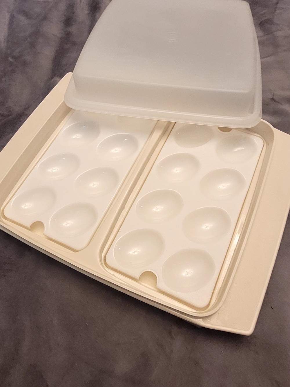 Vintage Tupperware Cream Plastic Egg Carrier w/ Removable Trays 4 Piece Set EUC